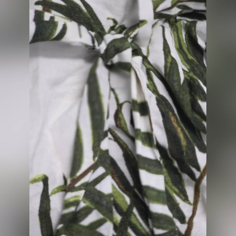 H&M High Waist White and Green Shorts - Picture 3 of 5